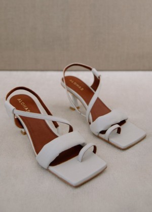 Women's Alohas Asymmetric Straps Leather Asymmetric Strap Sandals With Kitten Heel Sandals White NZ | Q8P-8755