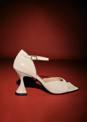 Women's Alohas Beijos Leather Ankle-strap Heels Pumps Cream NZ | S4G-9790