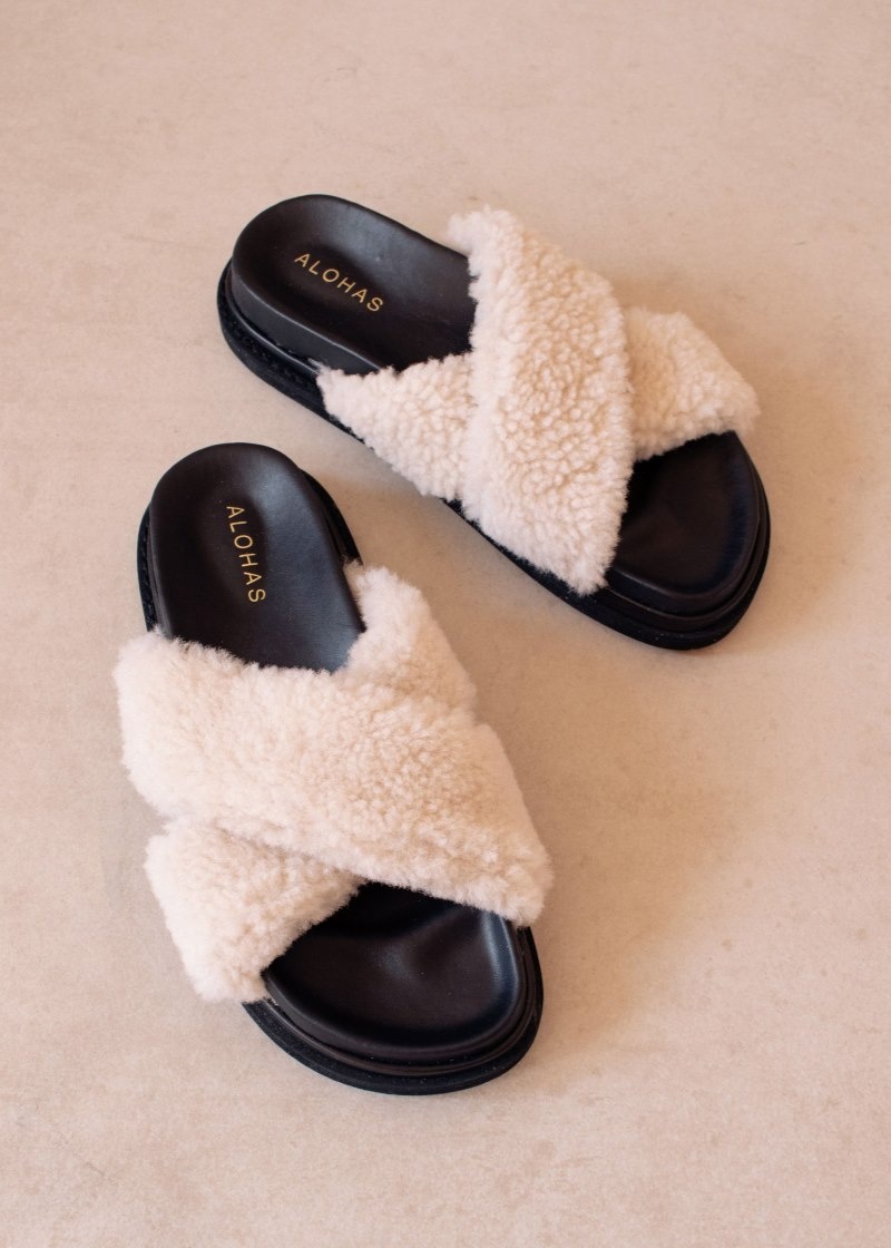 Women's Alohas Cloud Shearling Slide Sandals Mules Black / White NZ | W8O-6503