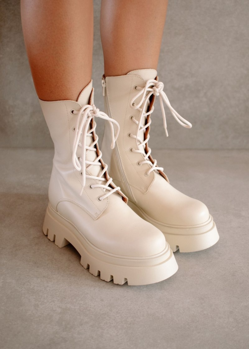 Women's Alohas Globetrotter Leather Lace-up Combat Boot With Track Soles Platform Boots White NZ | O4U-6841