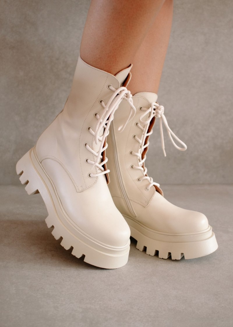 Women's Alohas Globetrotter Leather Lace-up Combat Boot With Track Soles Platform Boots White NZ | O4U-6841