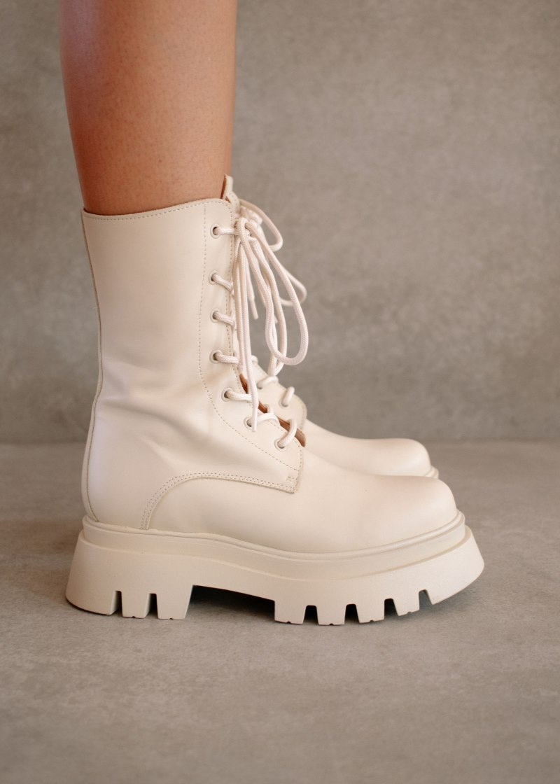 Women's Alohas Globetrotter Leather Lace-up Combat Boot With Track Soles Platform Boots White NZ | O4U-6841