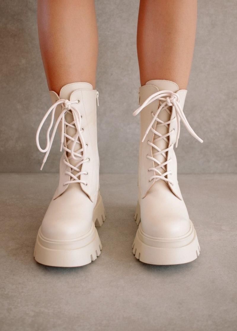 Women's Alohas Globetrotter Leather Lace-up Combat Boot With Track Soles Platform Boots White NZ | O4U-6841