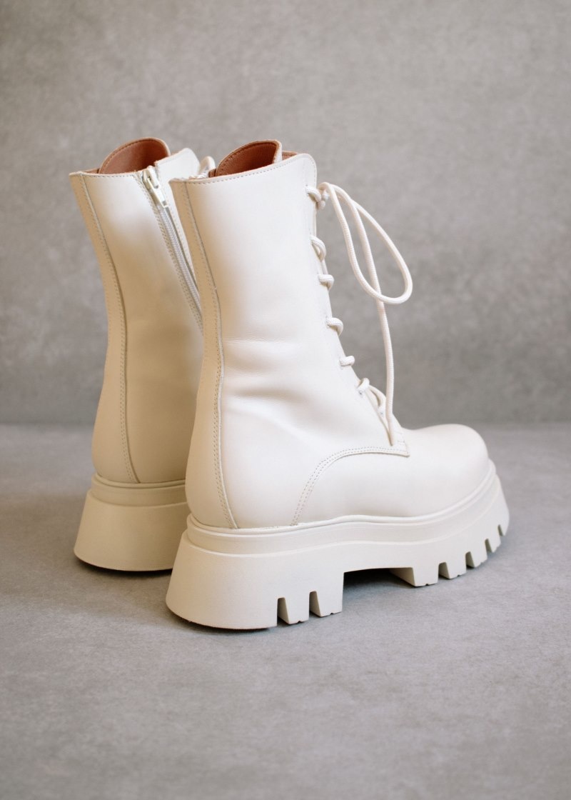 Women's Alohas Globetrotter Leather Lace-up Combat Boot With Track Soles Platform Boots White NZ | O4U-6841