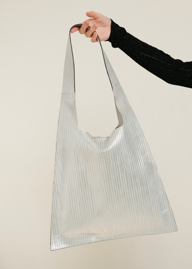 Women's Alohas The L Pleated Shimmer Ribbed Effect Leather Tote Bag Tote Bags Silver NZ | X2N-2877