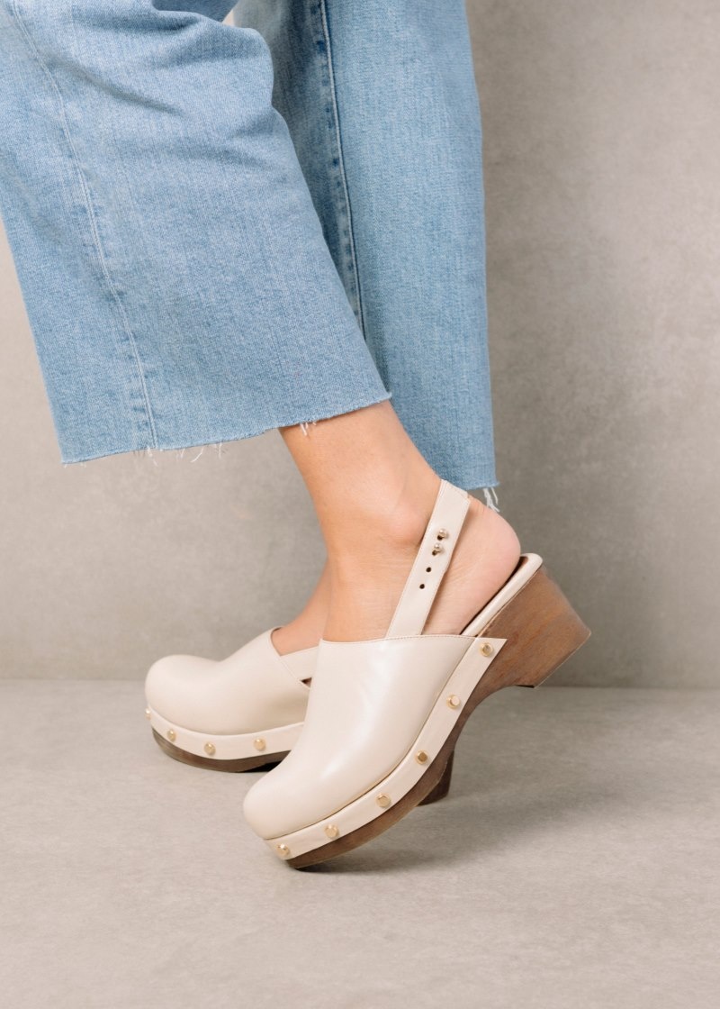 Women's Alohas Vinyl Leather Clogs With Wooden Heel Clogs White NZ | M5T-9190