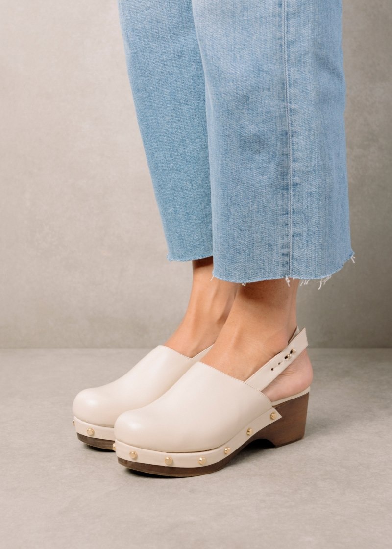 Women's Alohas Vinyl Leather Clogs With Wooden Heel Clogs White NZ | M5T-9190