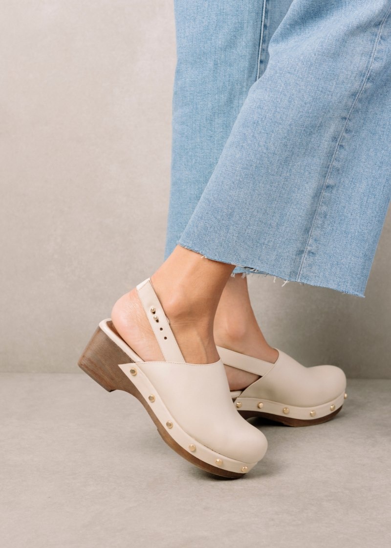 Women's Alohas Vinyl Leather Clogs With Wooden Heel Clogs White NZ | M5T-9190